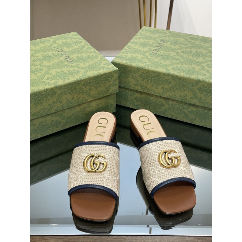 G*u*i slippers